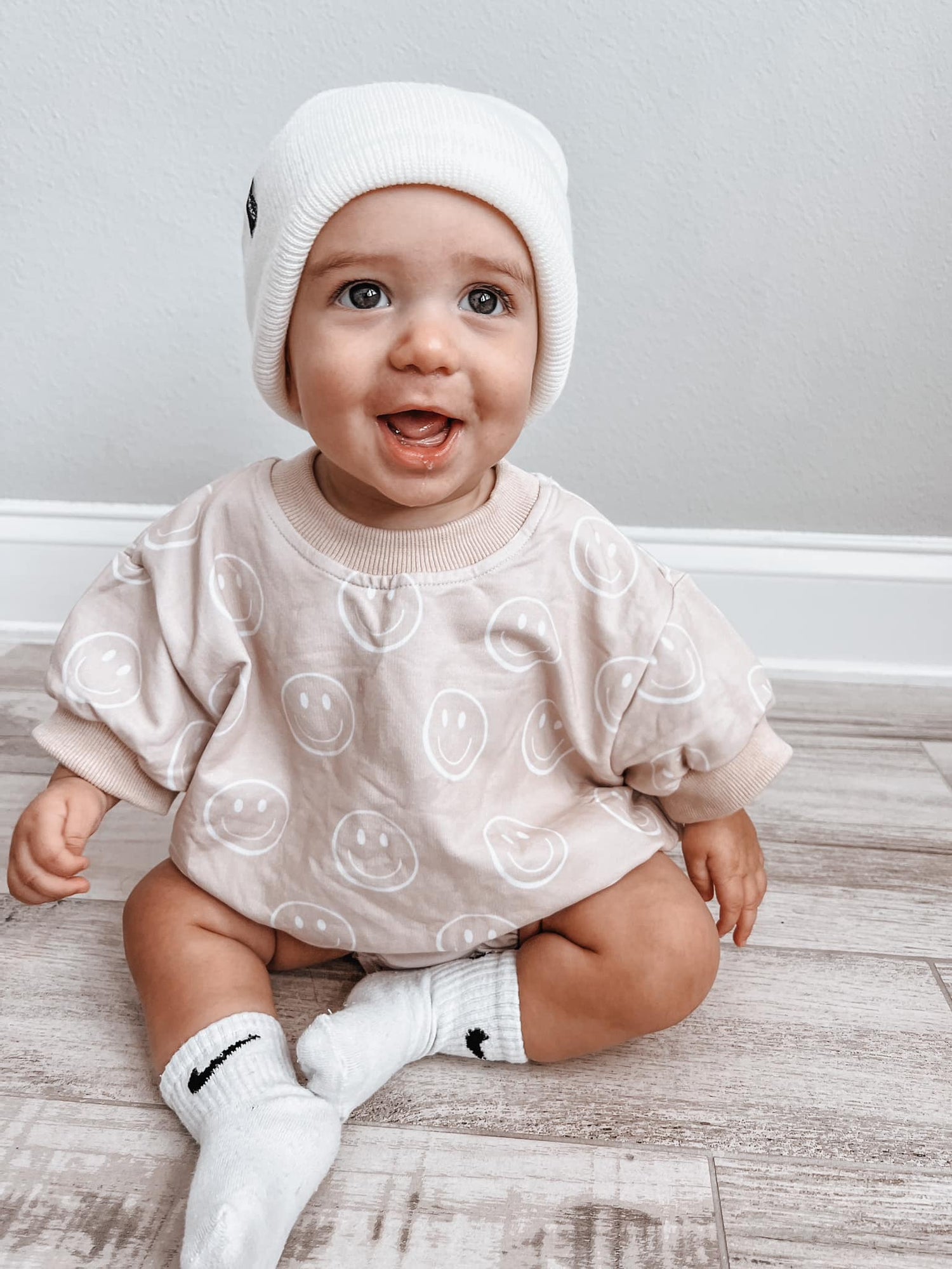 Neutral Smiley | Short Sleeve Romper – Huds + Hanes LLC